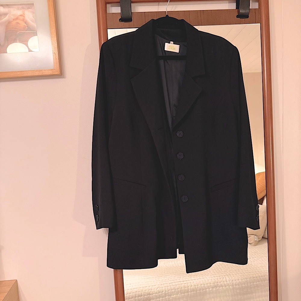 🛍️x 3 for $35 or 🛍️x4 for $50 Elegant Black Women's Blazer
